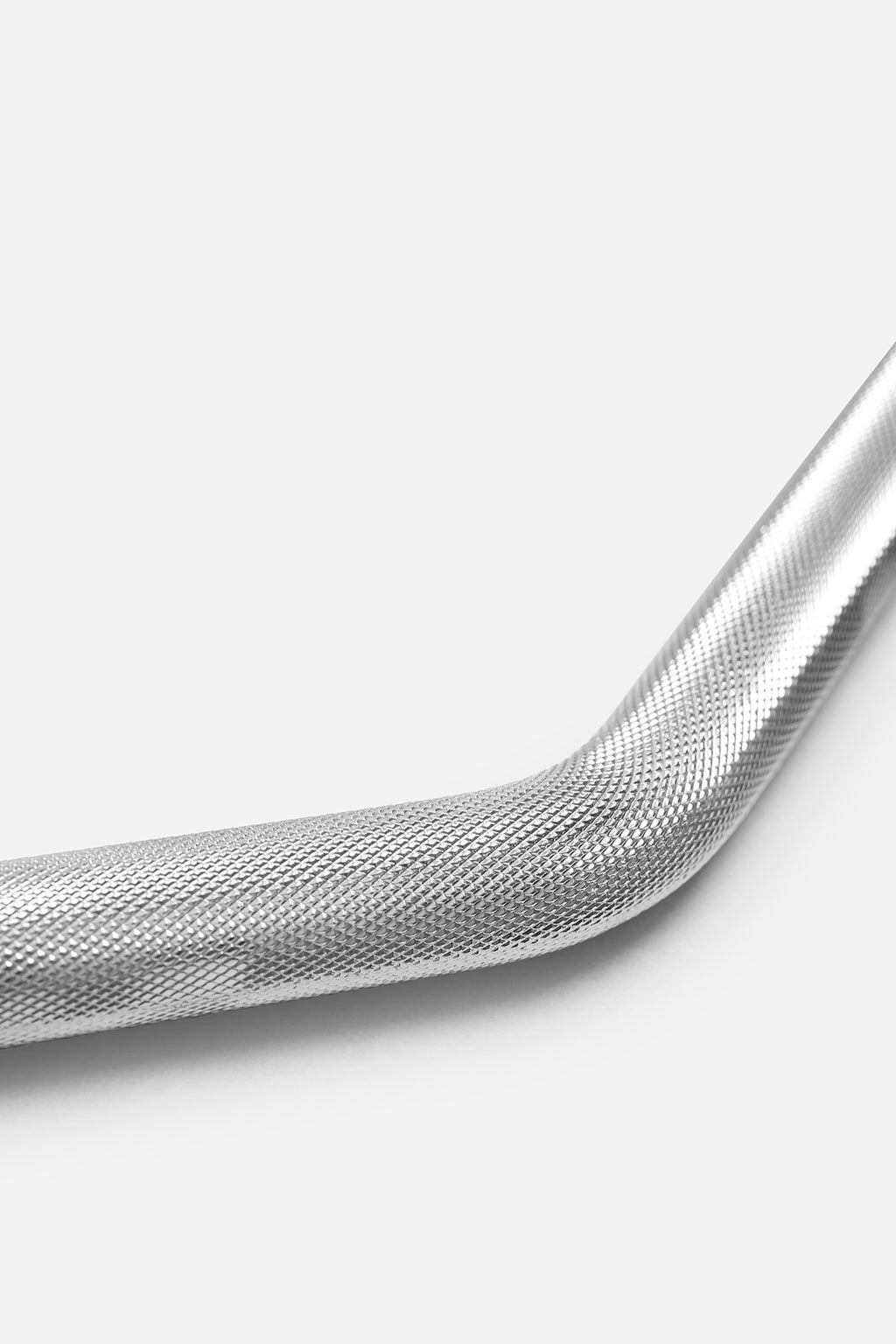Close-up of knurled grip sections on W-bend lat pulldown bar for secure cable machine exercises